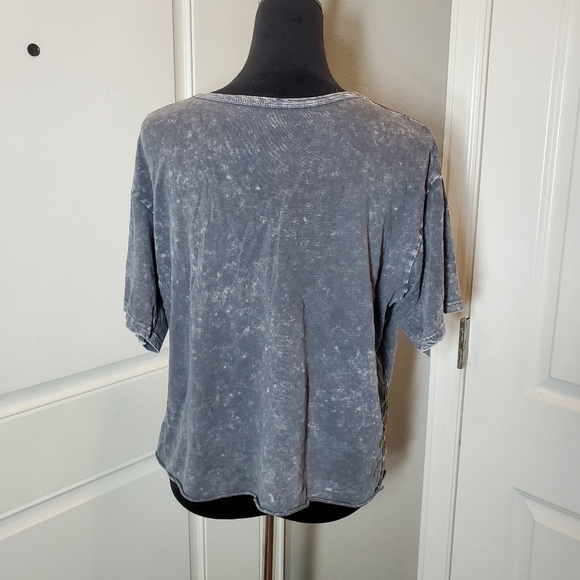 Caution to the Wind Distressed Gray Acid Wash Short Sleeve T-Shirt Size Medium - Picture 11 of 16